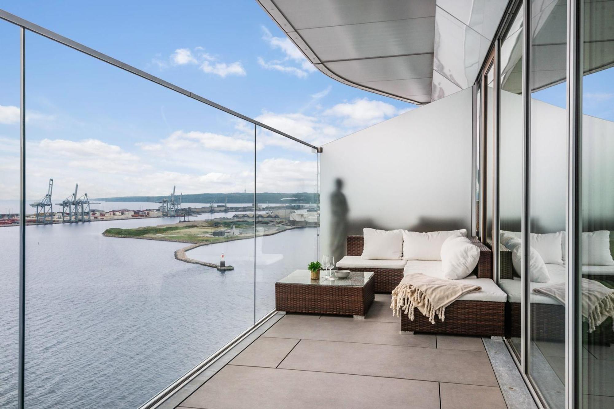 Apartamento Endless Ocean Views With Private Balcony Århus Exterior foto