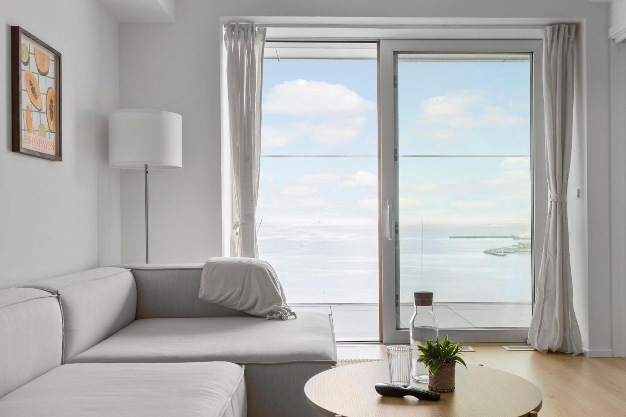 Apartamento Endless Ocean Views With Private Balcony Århus Exterior foto